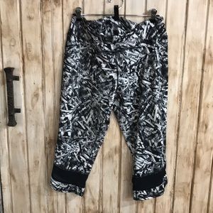 Tek gear yoga Capri.  Used in great condition.